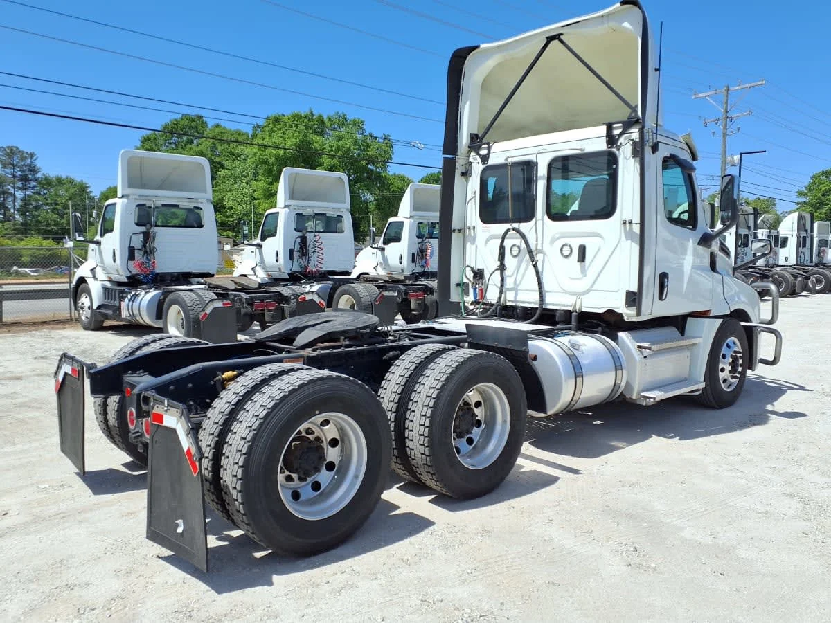 2020 Freightliner Cascadia in Greenville, SC — photo 4