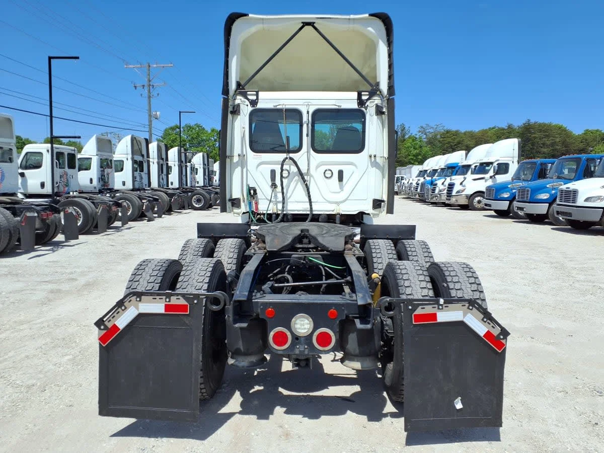 2020 Freightliner Cascadia in Greenville, SC — photo 5