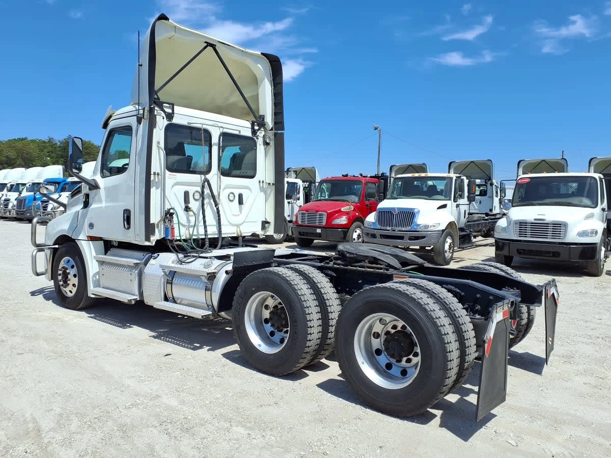 2020 Freightliner Cascadia in Greenville, SC — photo 6