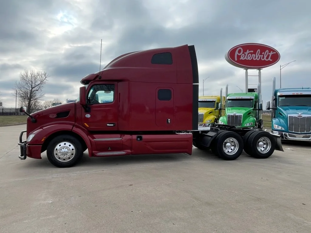 2020 Peterbilt 579 - image 2