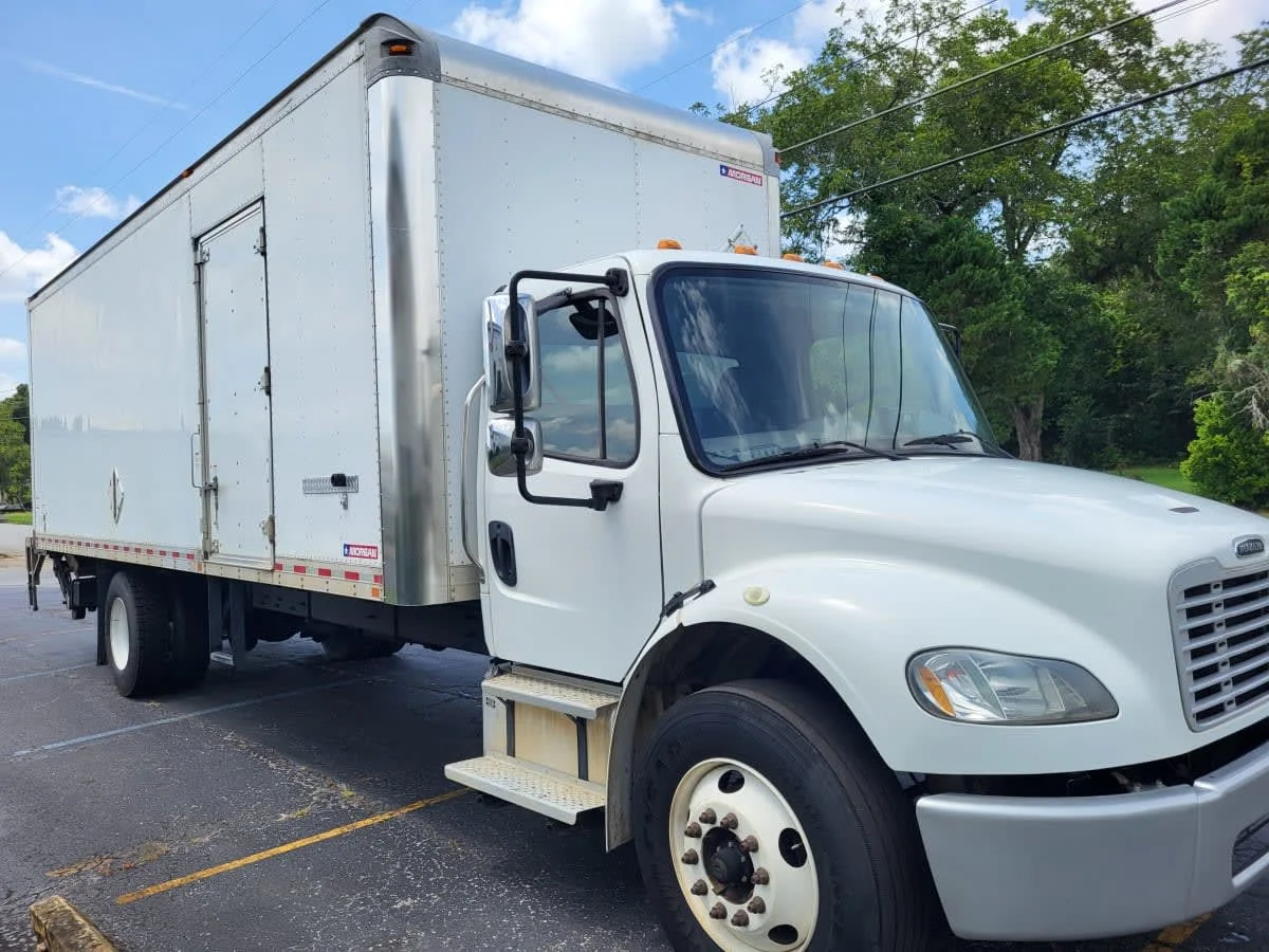 2019 Freightliner M2 106 in Jacksonville, FL — photo 3