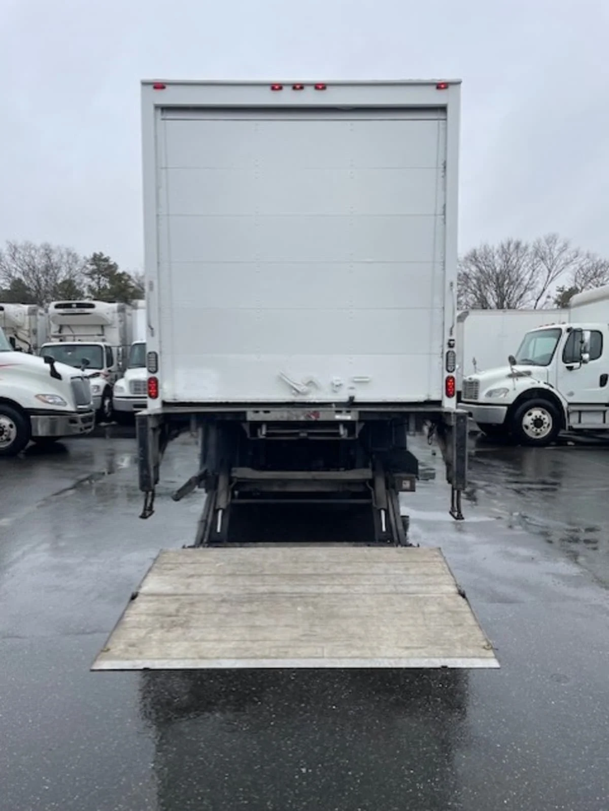 2018 International 4300 - image 13