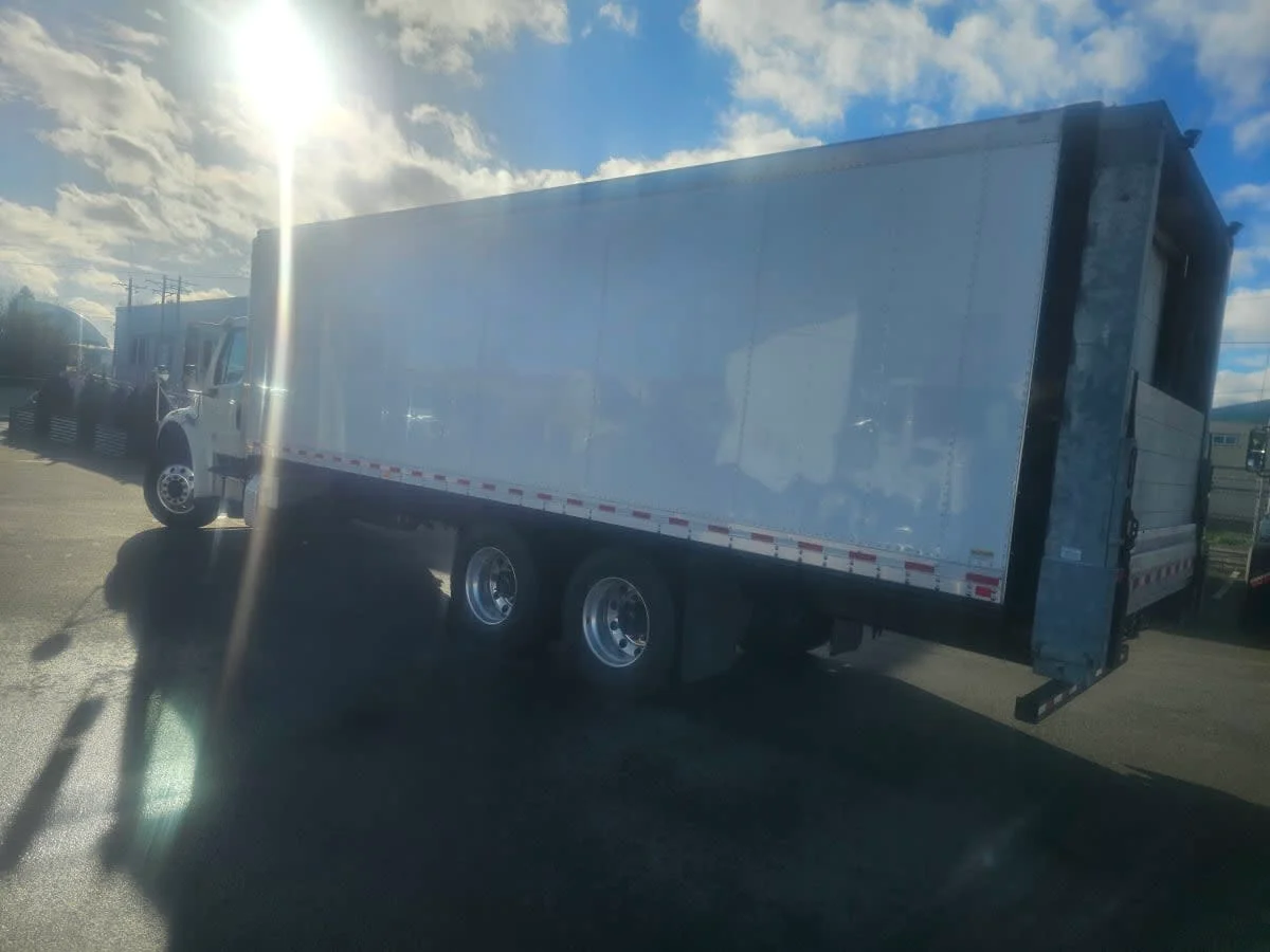 2018 Freightliner M2 106 - image 6