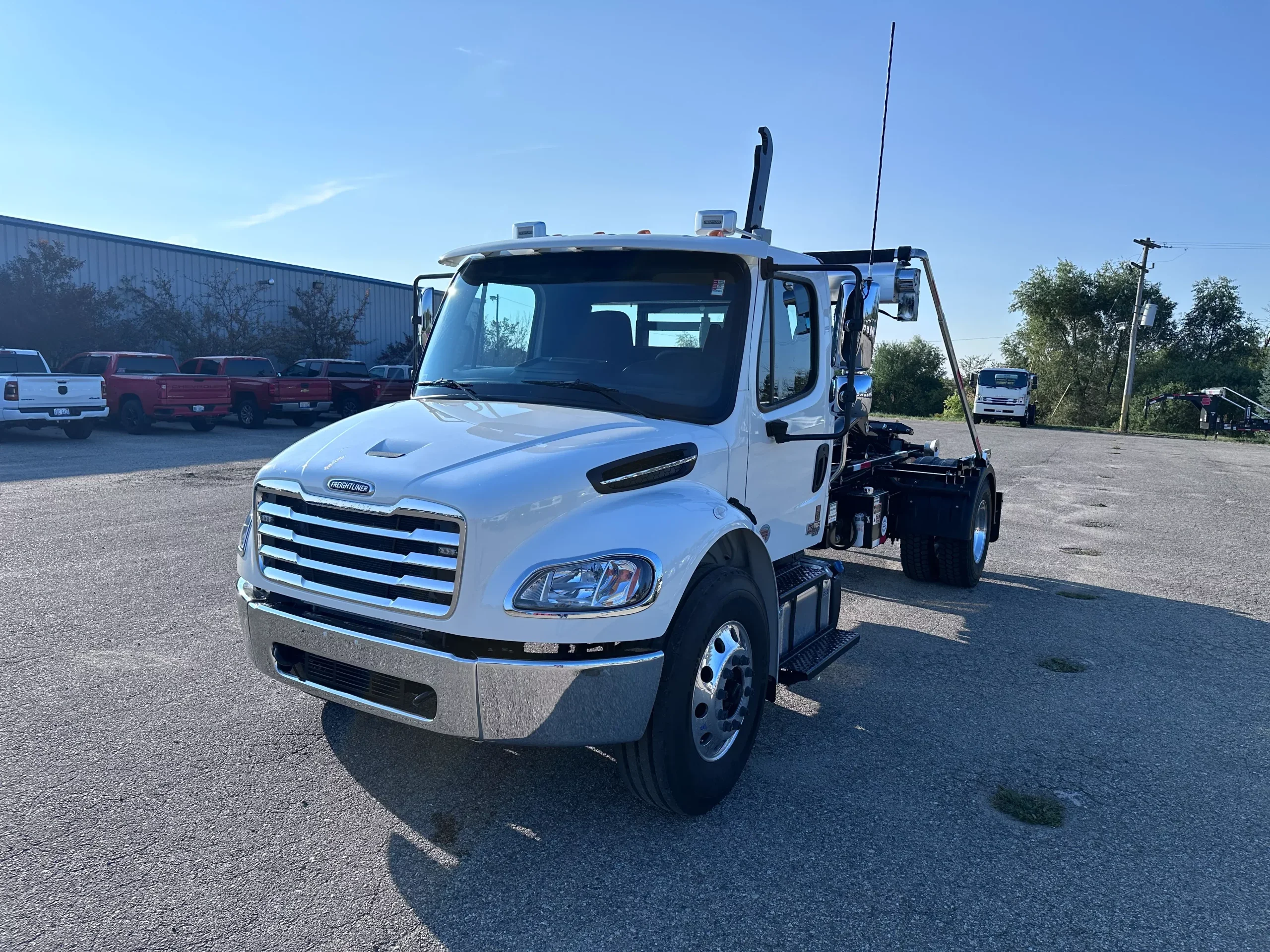 2025 Freightliner M2 106 — photo 3