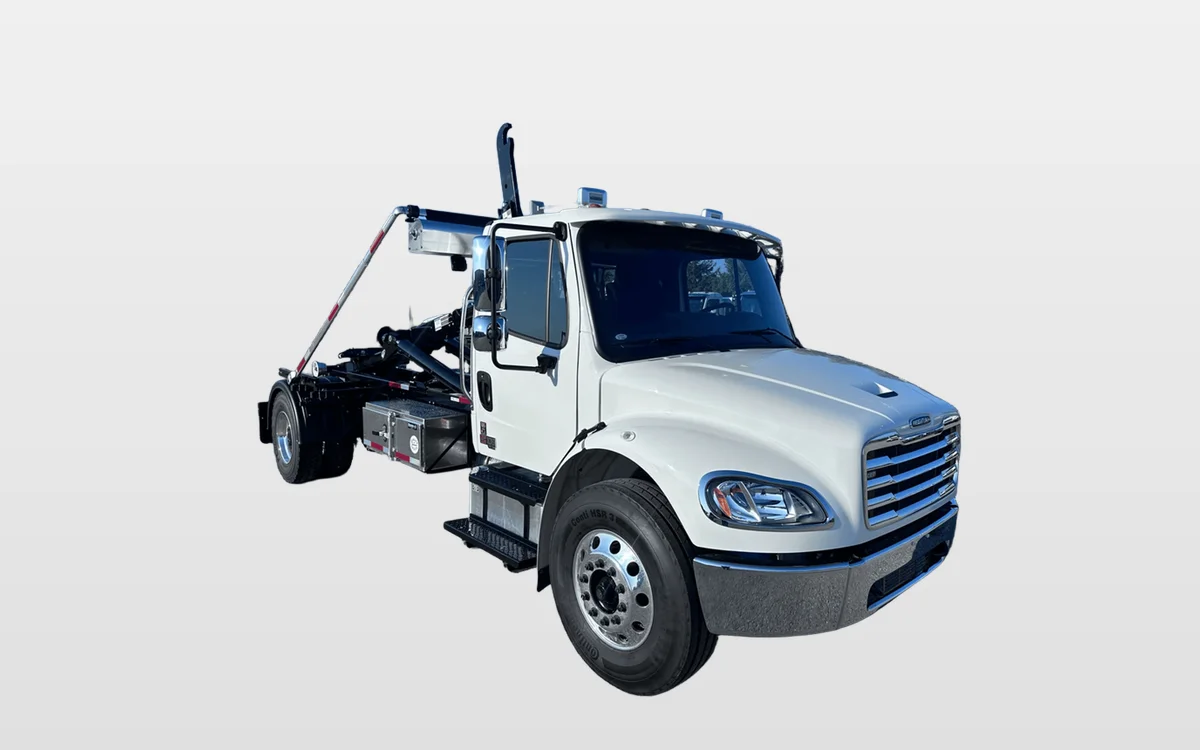 2025 Freightliner M2 106 - image 1