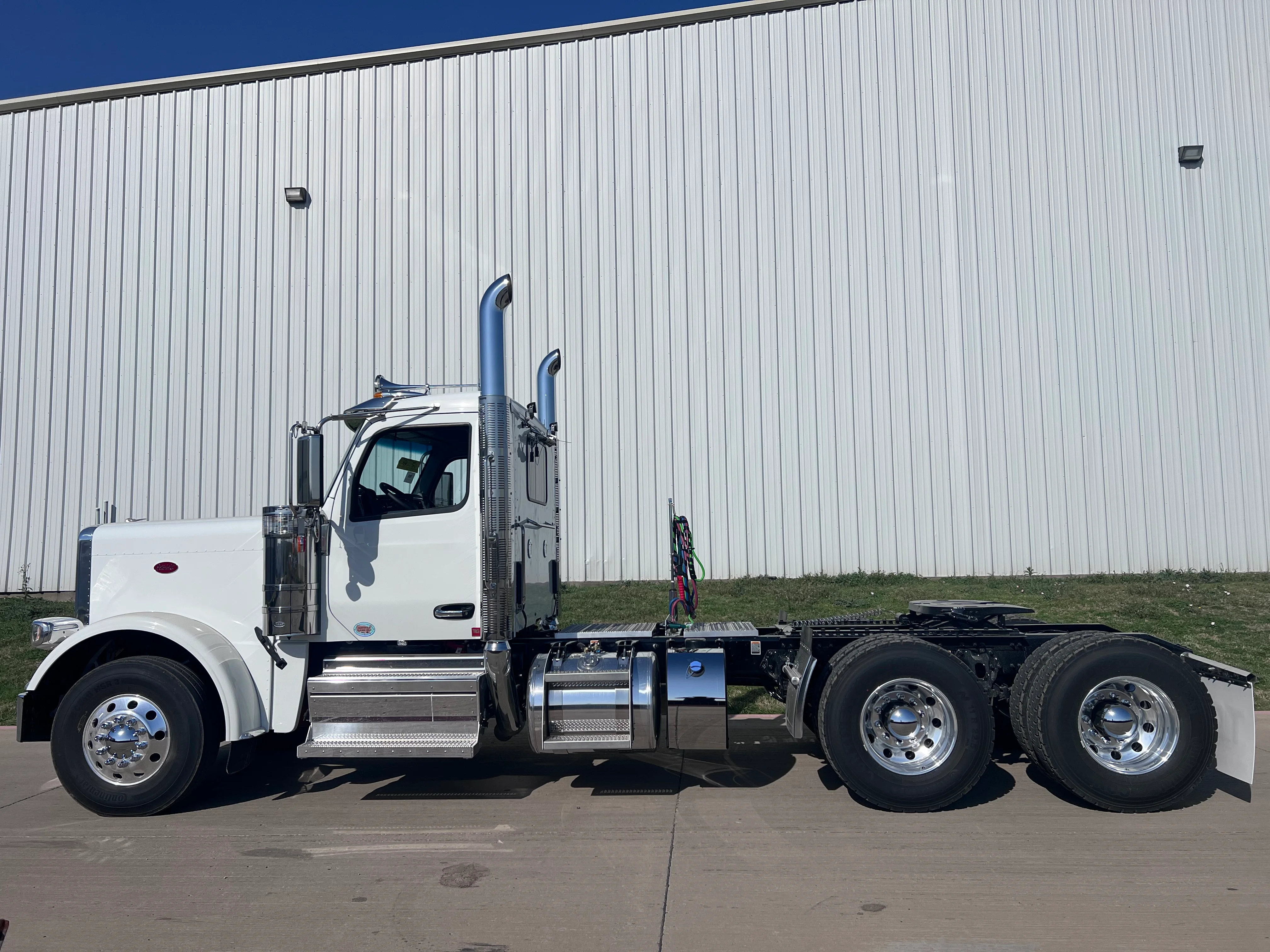 2027 Peterbilt 589 in Joplin, MO — photo 2