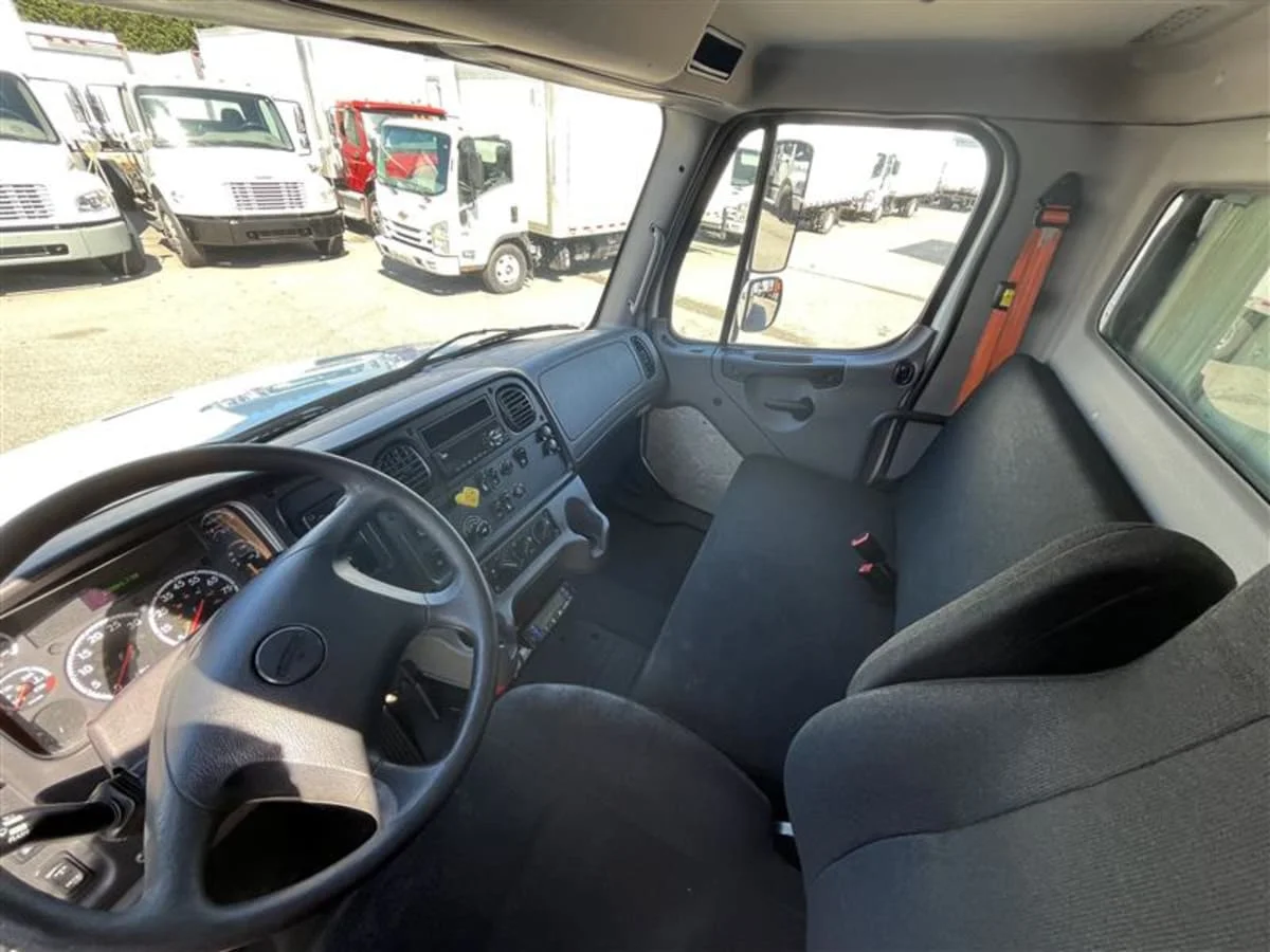 2019 Freightliner M2 106 in Beltsville, MD — photo 8