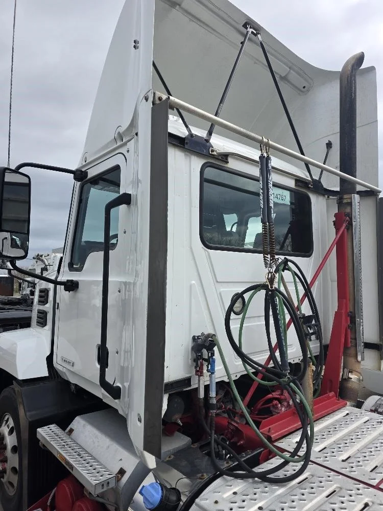2019 Mack Anthem — photo 2
