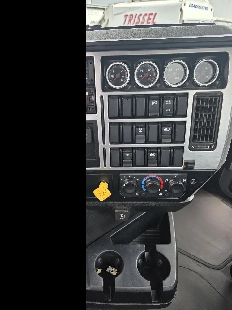 2019 Mack Anthem — photo 4
