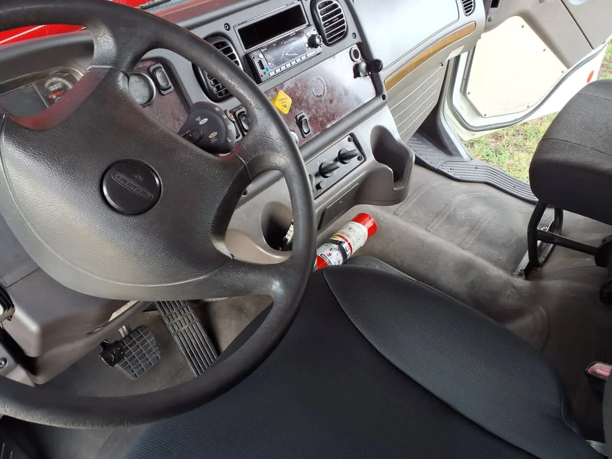 2015 Freightliner M2 106 - image 7