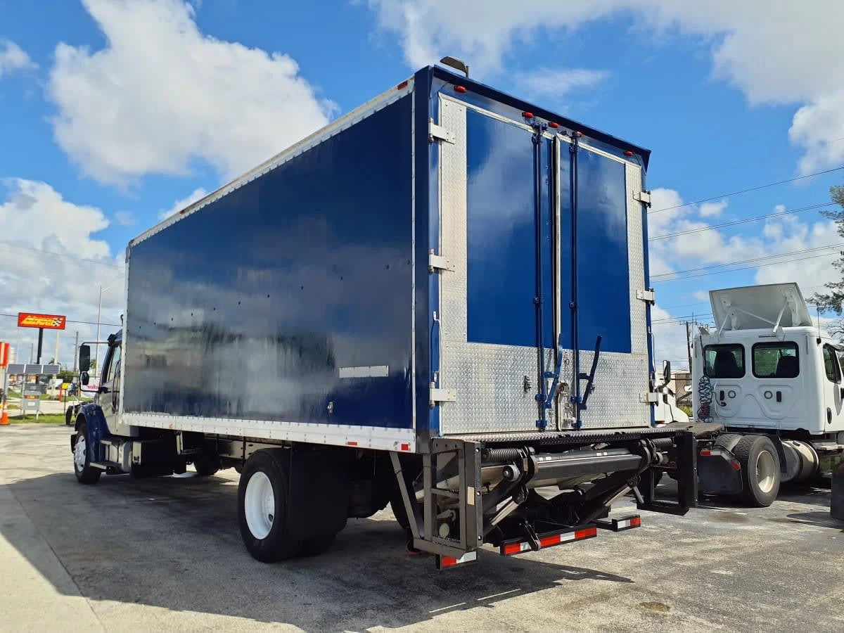 2014 Freightliner M2 106 - image 6