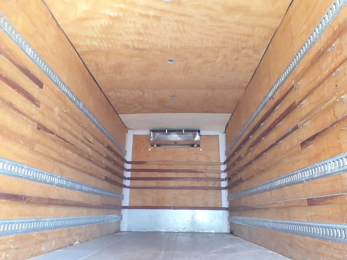 2014 Freightliner M2 106 - image 9