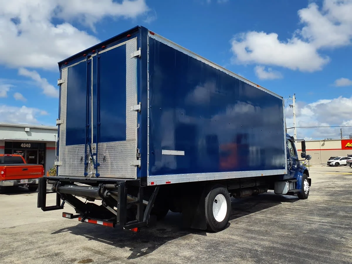 2014 Freightliner M2 106 - image 4