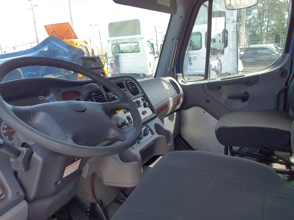 2014 Freightliner M2 106 - image 8