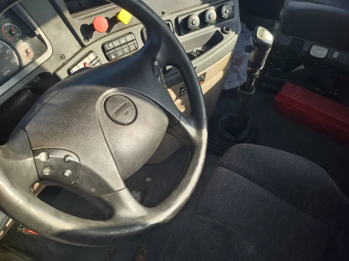 2014 Freightliner Cascadia - image 1