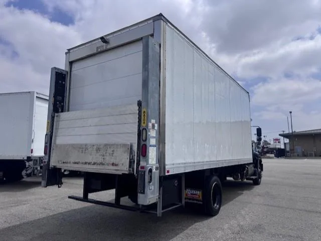 2019 Hino 268 — photo 8
