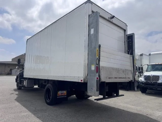 2019 Hino 268 — photo 6