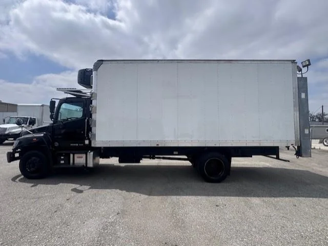 2019 Hino 268 — photo 5