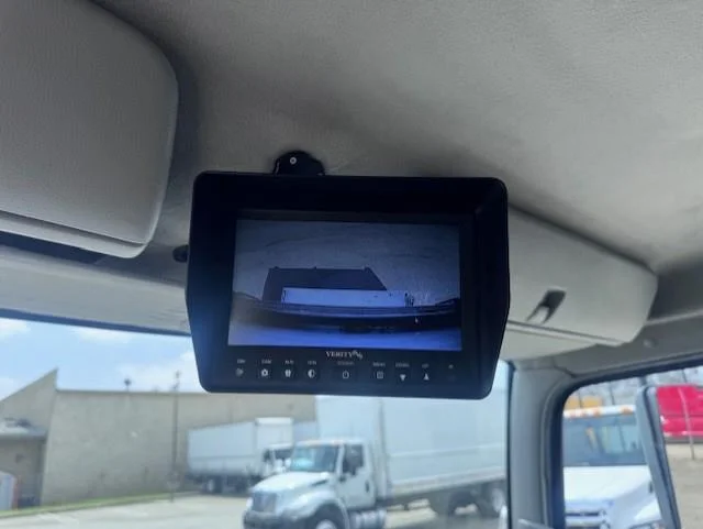 2019 Hino 268 — photo 13