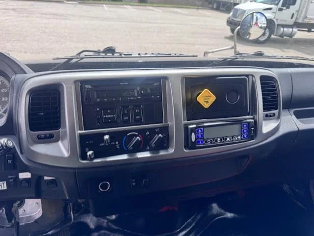 2019 Hino 268 — photo 11