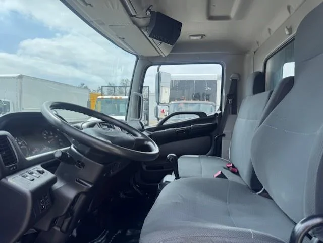 2019 Hino 268 — photo 10