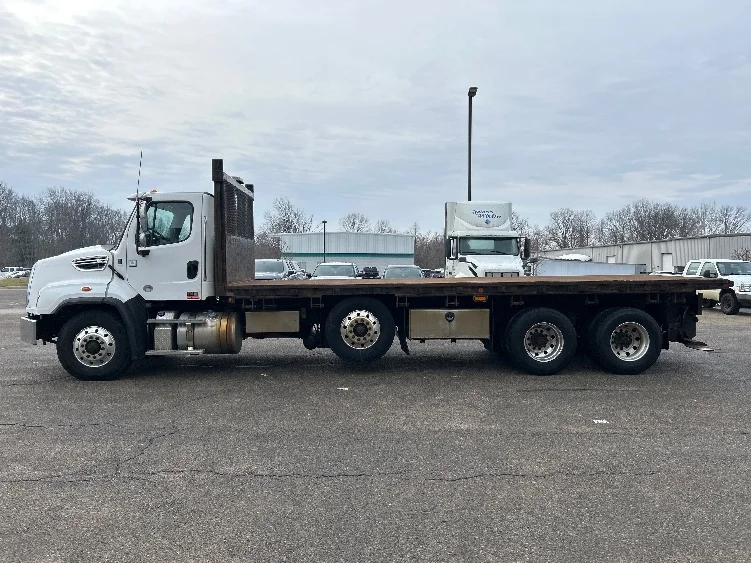 2018 Freightliner 114SD in Lansing, MI — photo 4