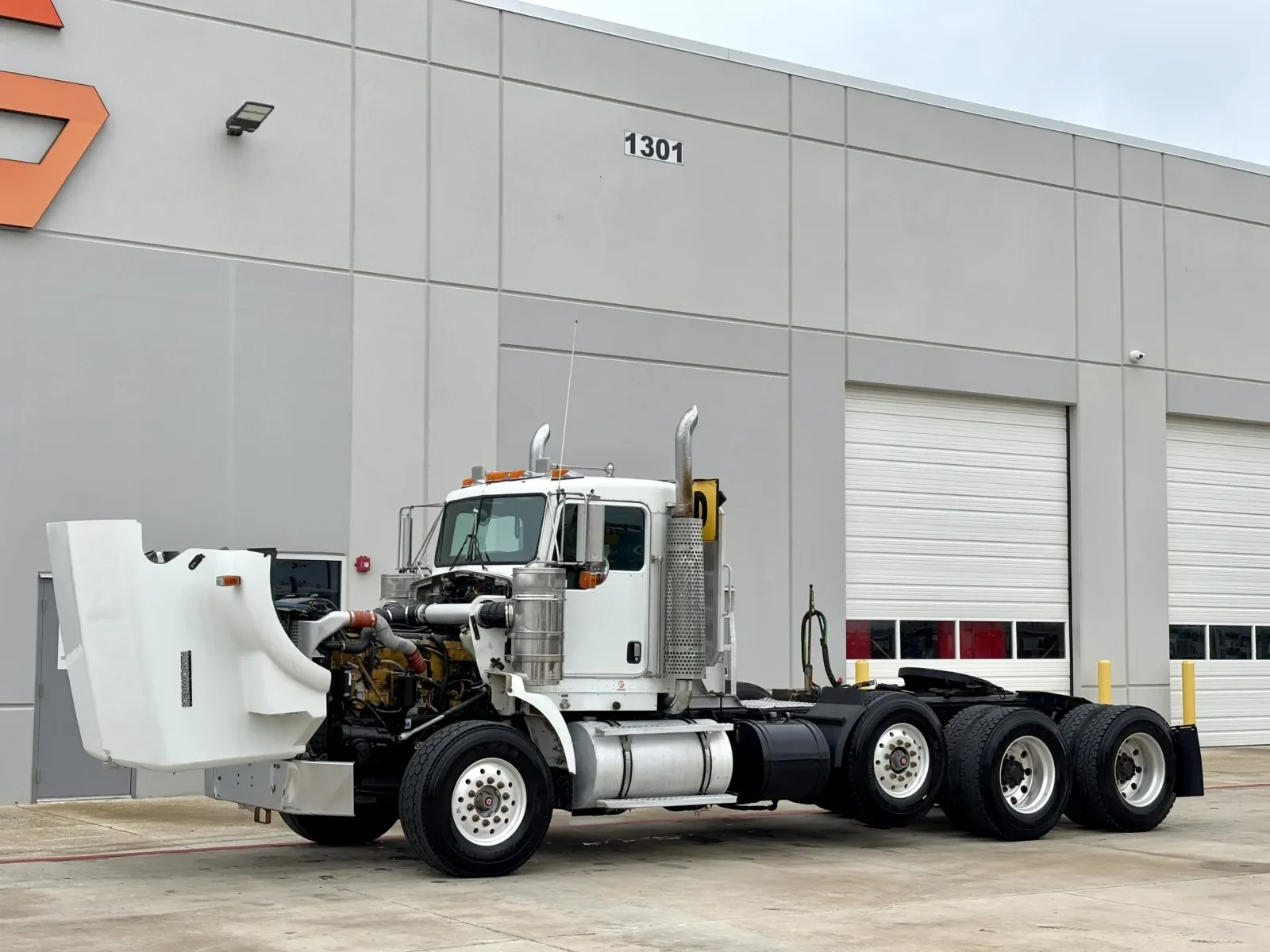 2005 Kenworth T800 - image 10