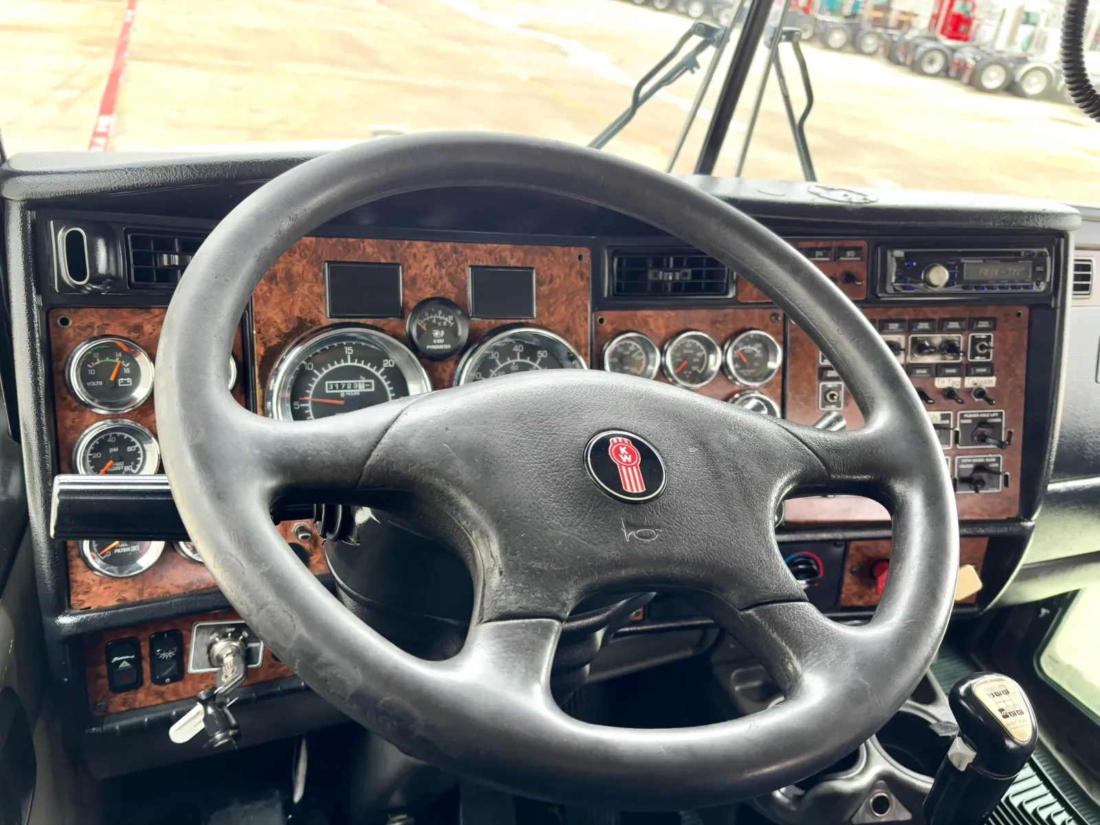 2005 Kenworth T800 in Hutchins, TX — photo 16