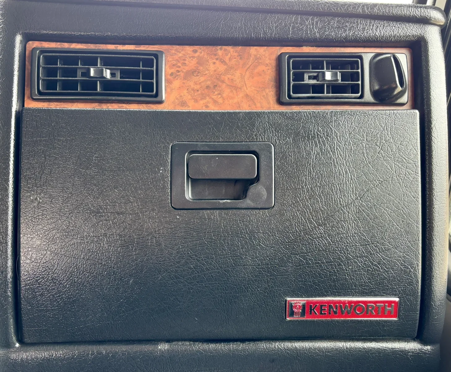 2005 Kenworth T800 in Hutchins, TX — photo 19