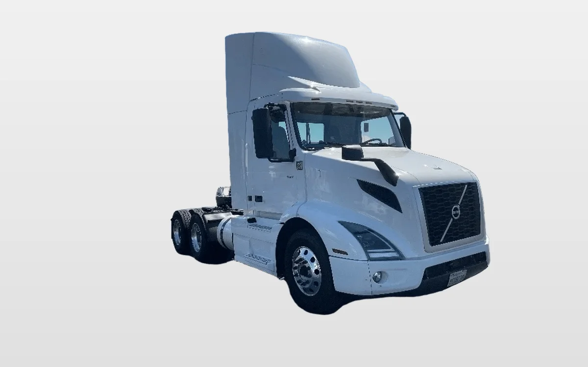 2020 Volvo - image 1