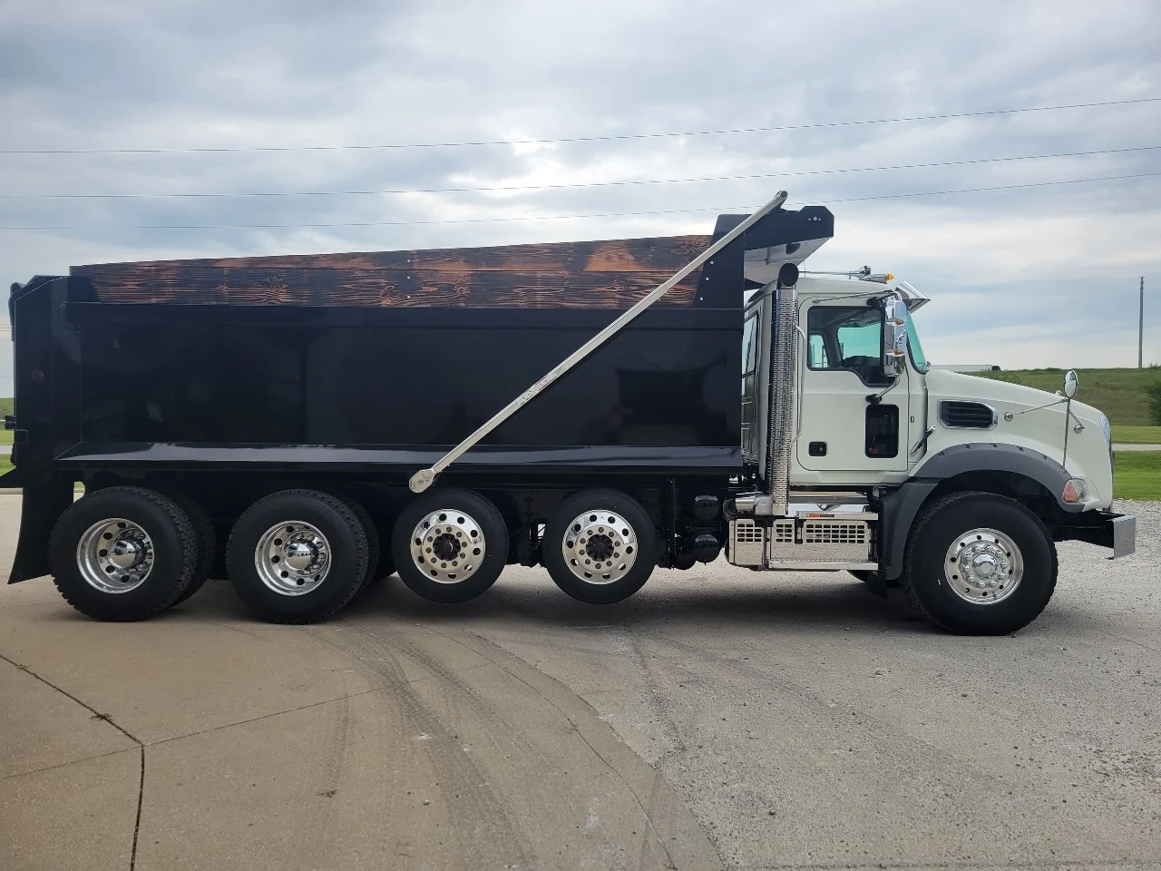 2027 Mack in Indianapolis, IN — photo 4