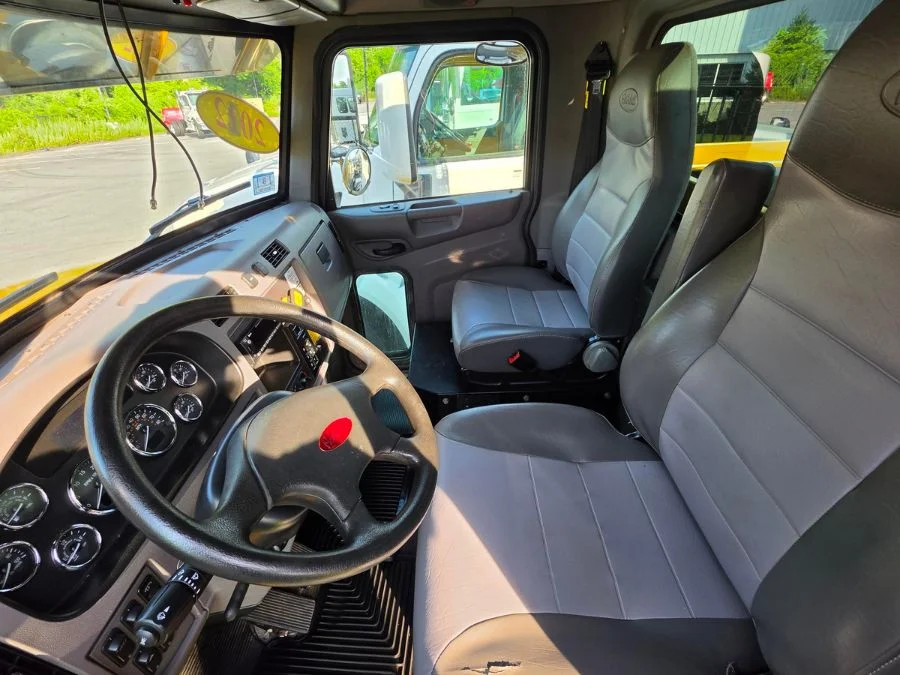 2022 Peterbilt 337 in Plainville, MA — photo 4