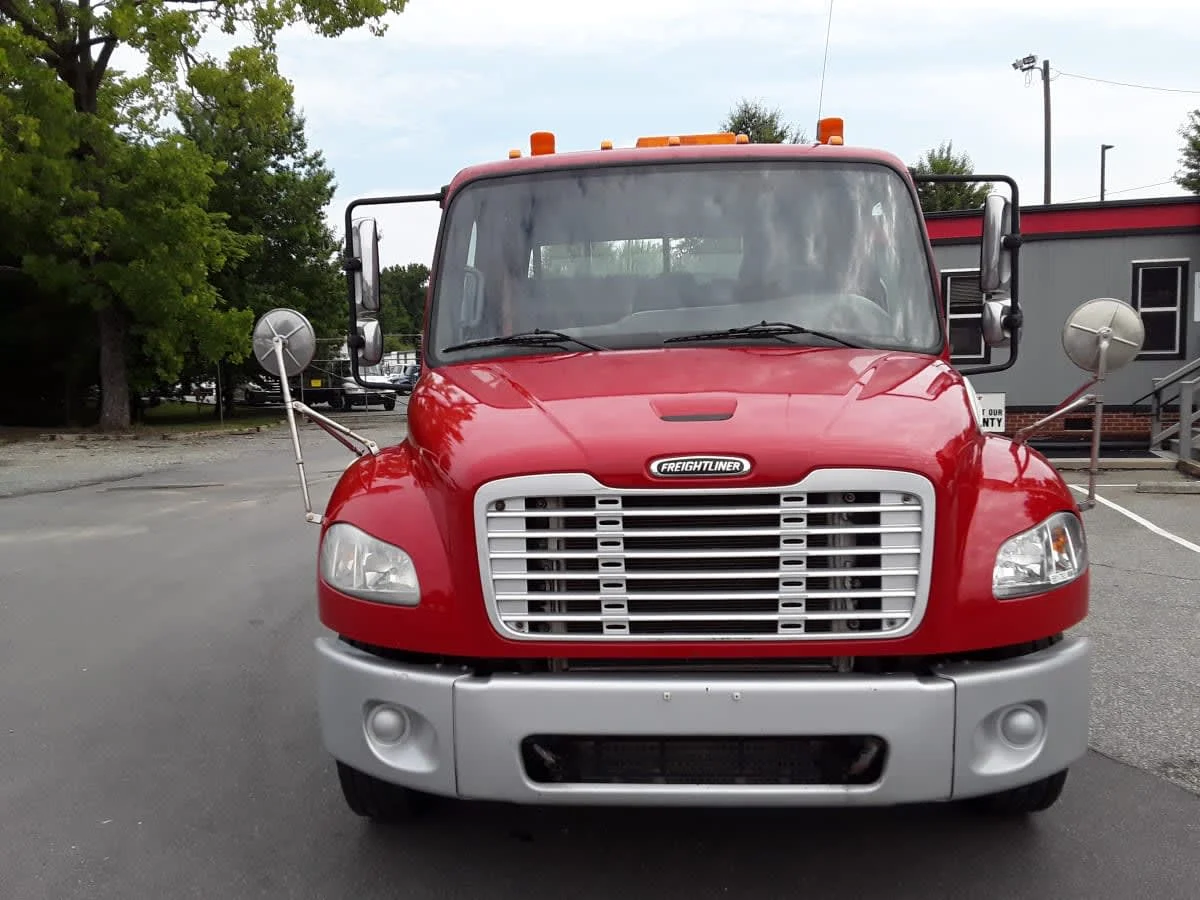 2018 Freightliner M2 106 in Charlotte, NC — photo 2