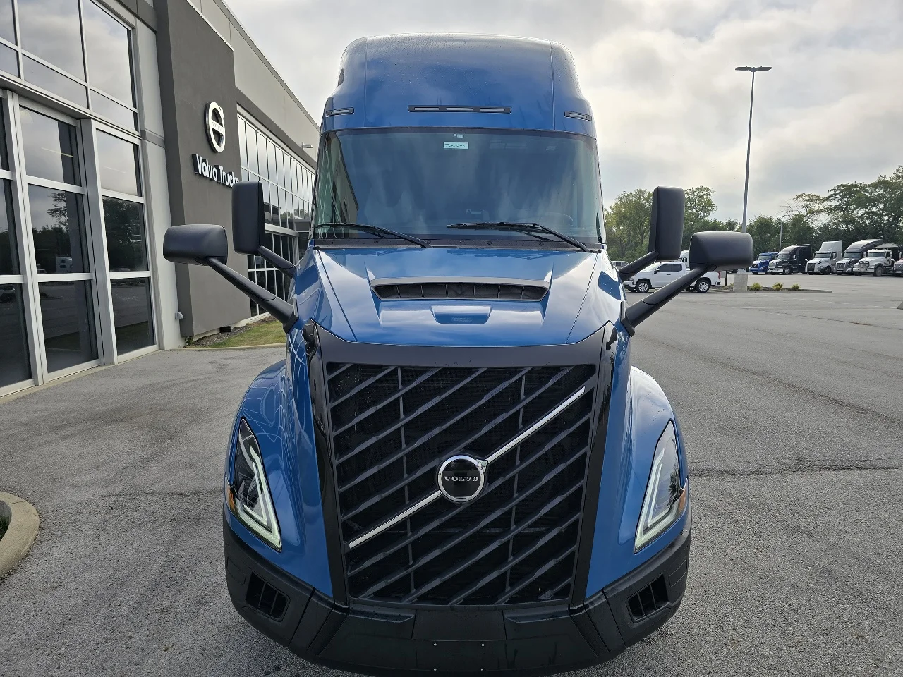 2026 Volvo VNL 660 in Toledo, OH — photo 2