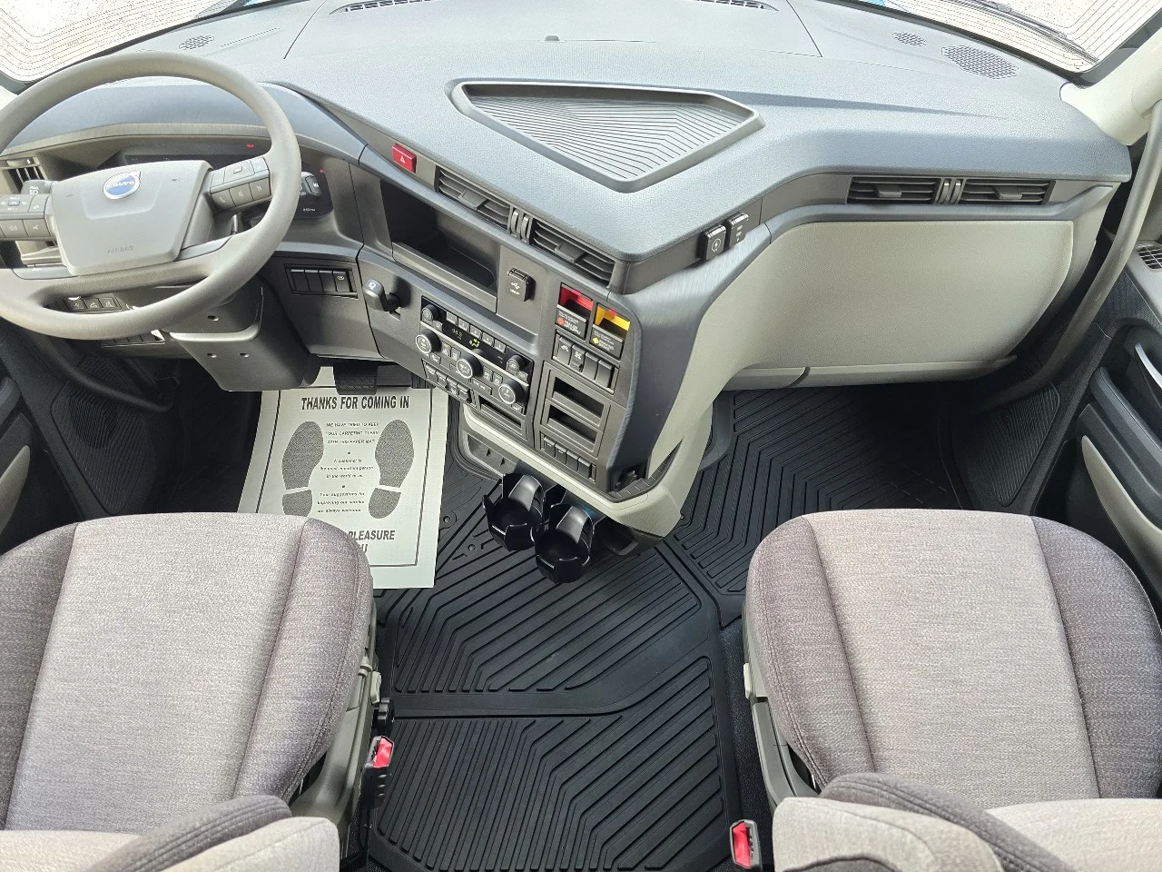 2026 Volvo VNL 660 in Toledo, OH — photo 11