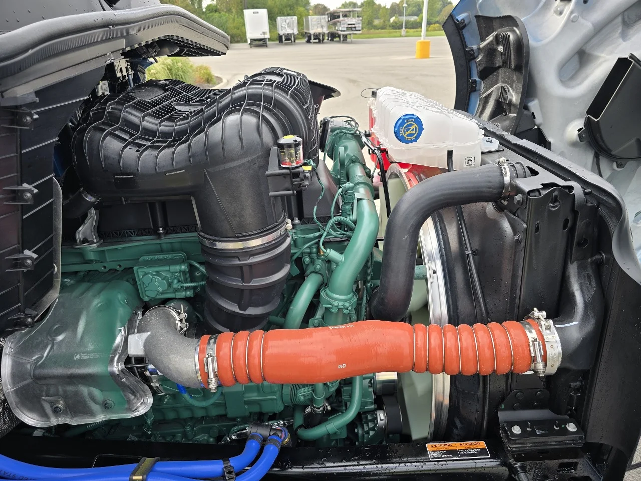 2026 Volvo VNL 660 in Toledo, OH — photo 16
