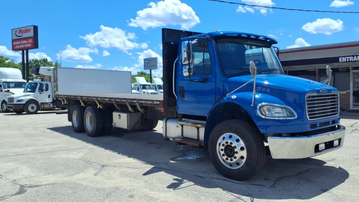 2020 Freightliner M2 106 in Warwick, RI — photo 3