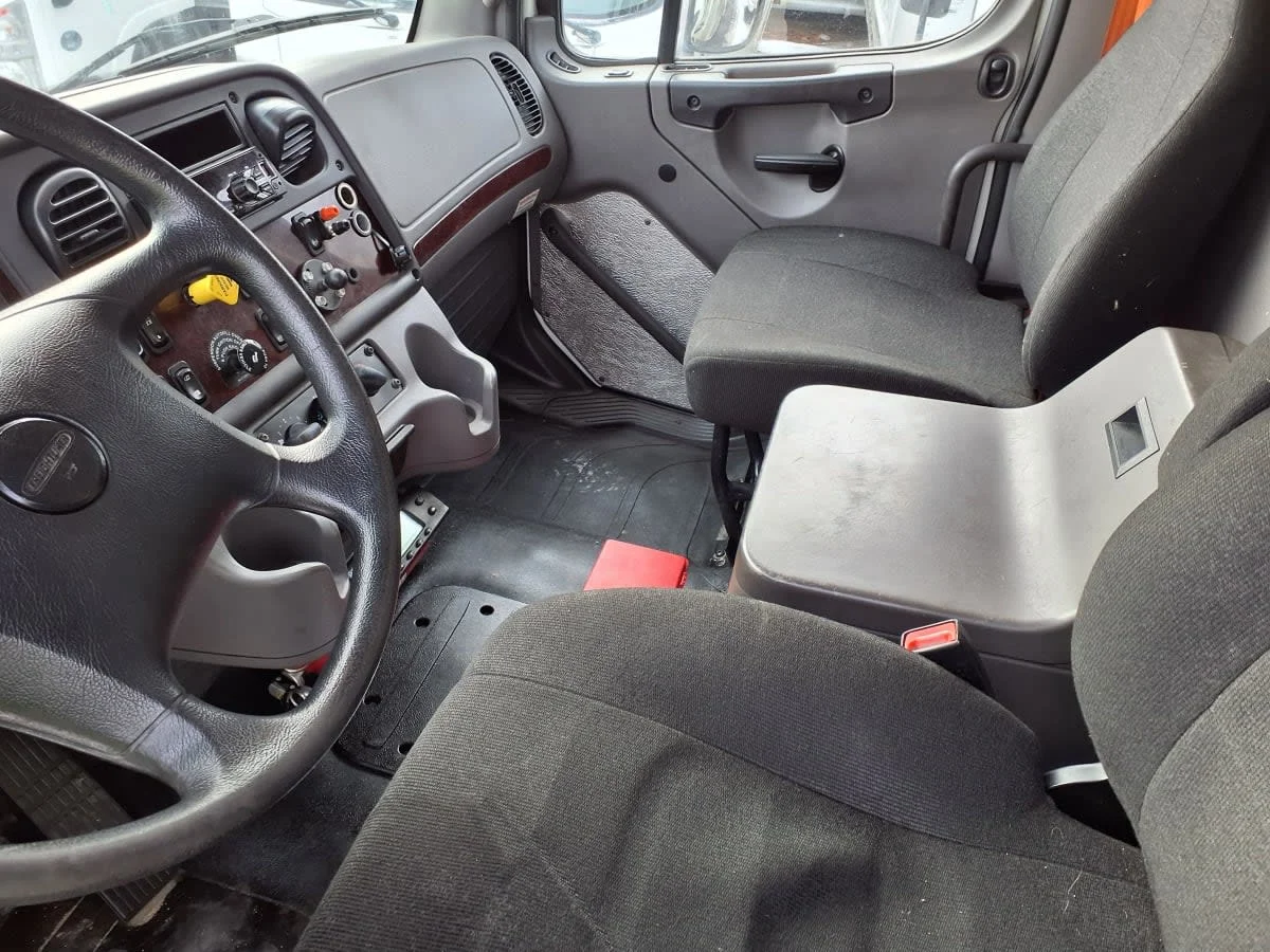 2019 Freightliner M2 106 in Salisbury, MA — photo 8