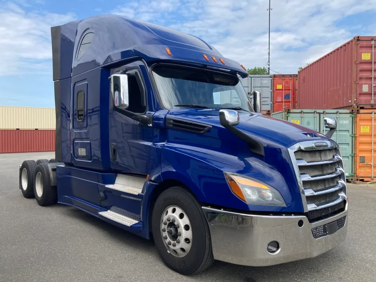 2020 Freightliner Cascadia in Springfield, MA — photo 3