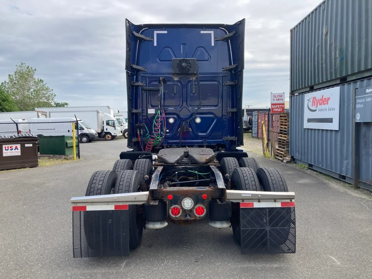 2020 Freightliner Cascadia in Springfield, MA — photo 5