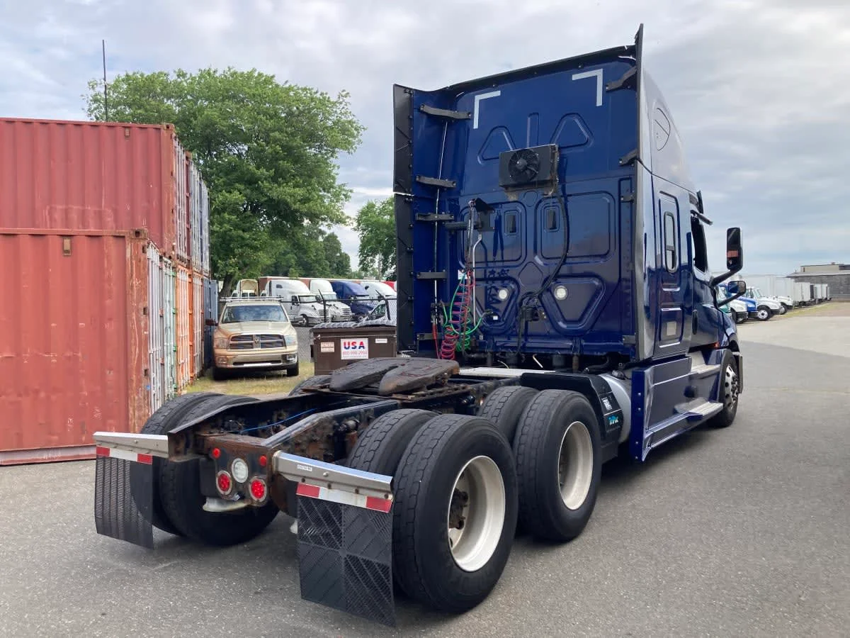 2020 Freightliner Cascadia in Springfield, MA — photo 4