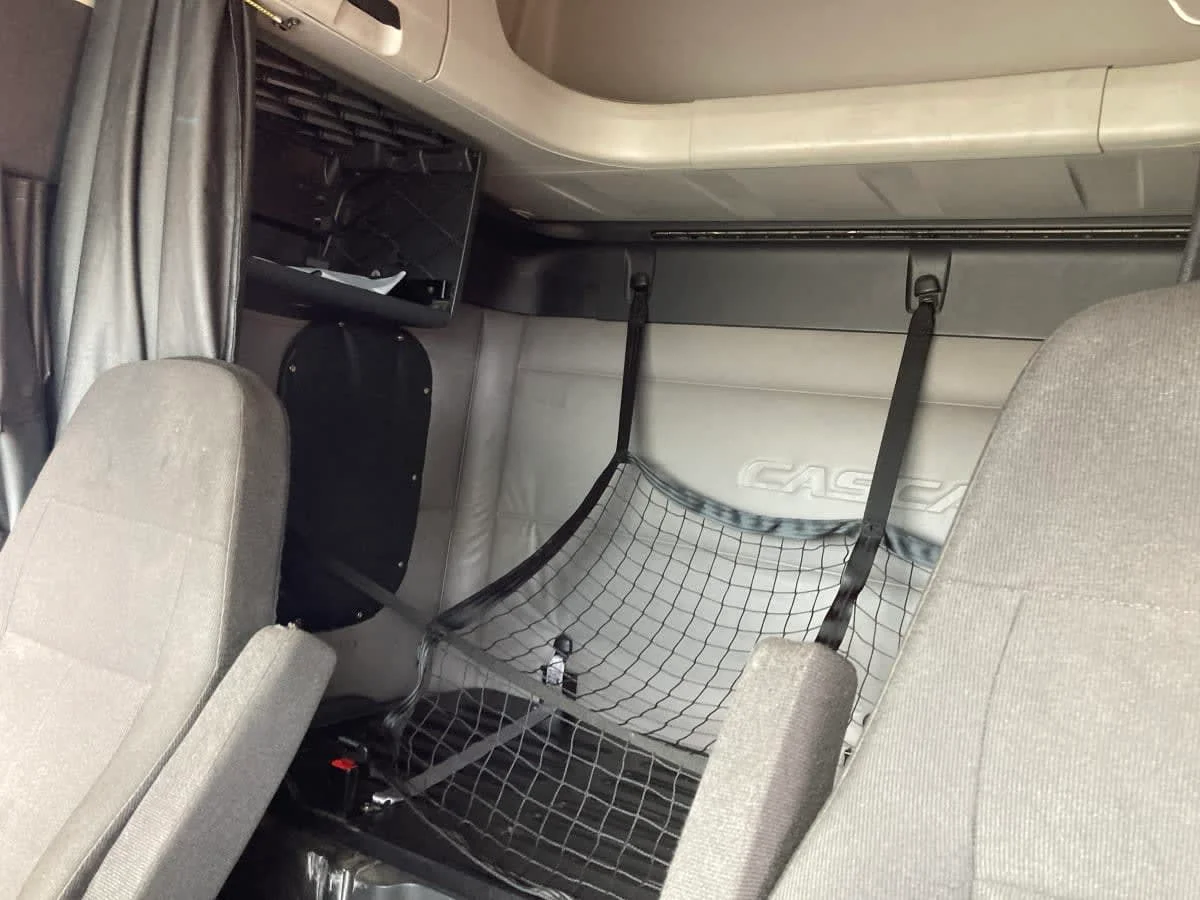 2020 Freightliner Cascadia in Springfield, MA — photo 13