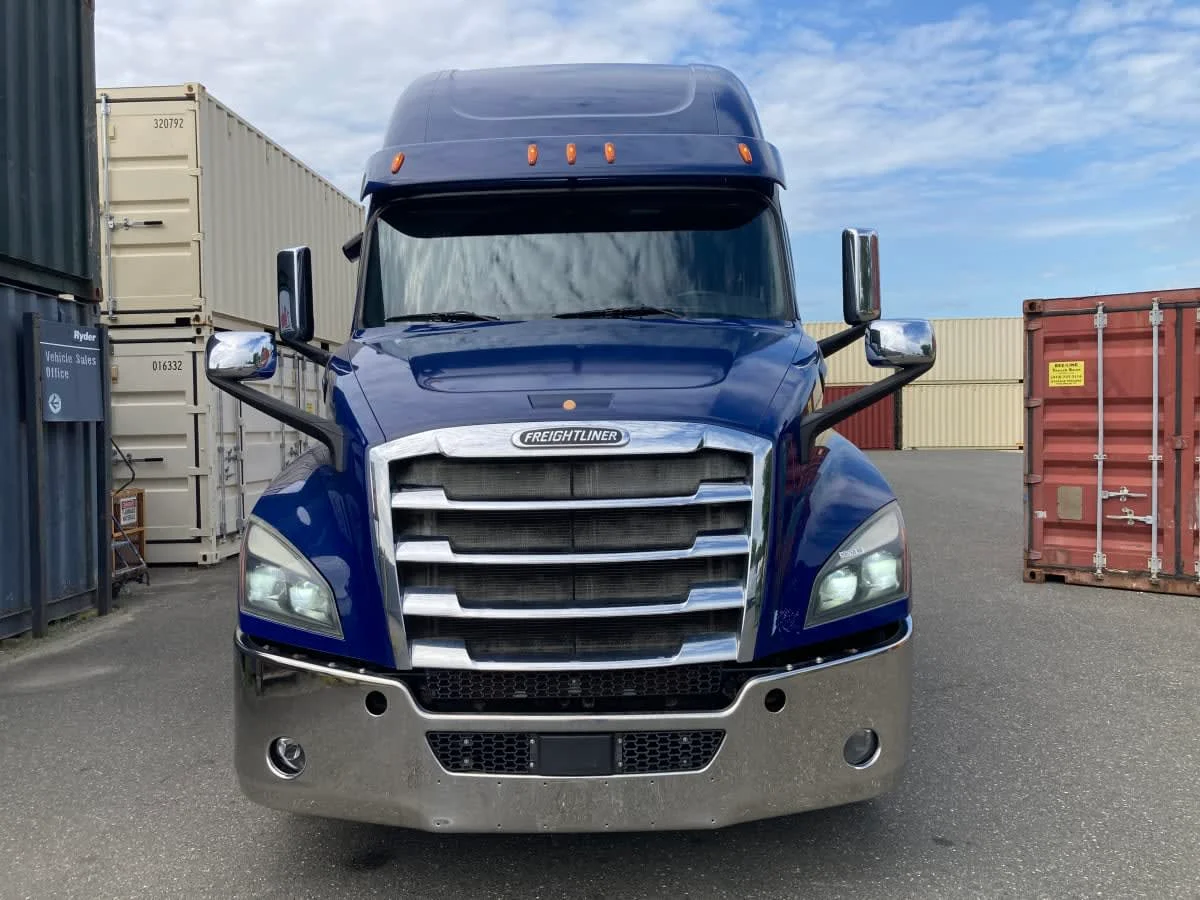 2020 Freightliner Cascadia in Springfield, MA — photo 2