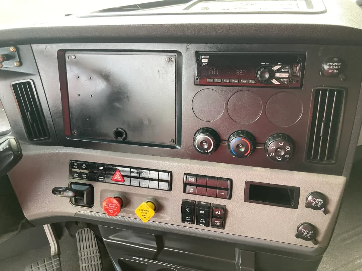 2020 Freightliner Cascadia in Springfield, MA — photo 12