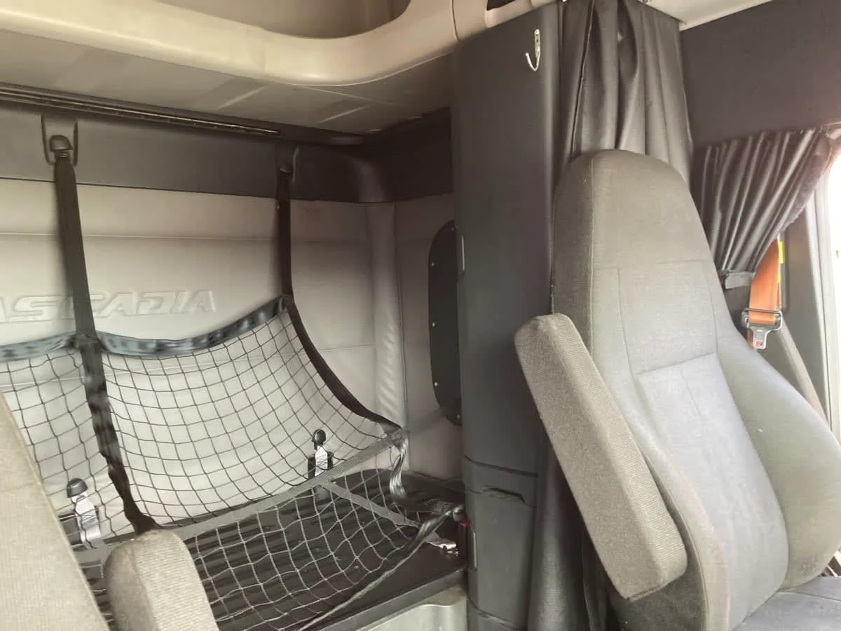 2020 Freightliner Cascadia in Springfield, MA — photo 14