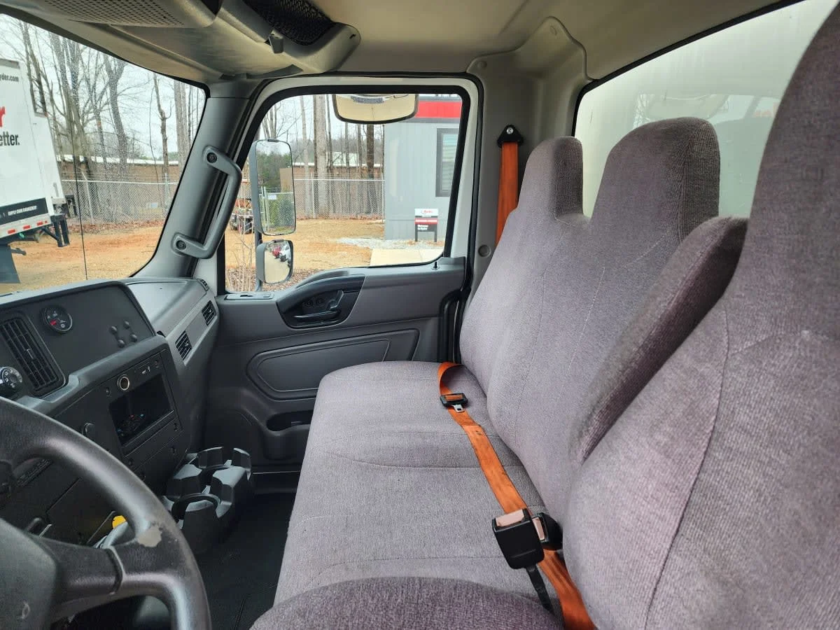 2020 International MV - image 7