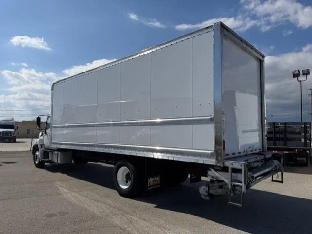 2019 Hino 268 - image 5