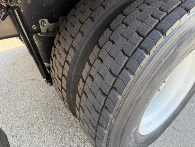 2019 Hino 268 - image 14