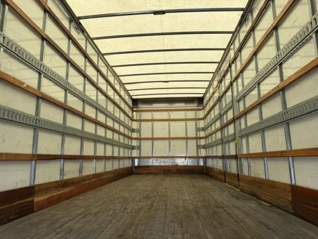 2019 Hino 268 - image 6