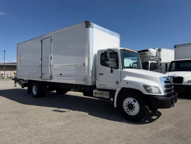 2019 Hino 268 - image 3